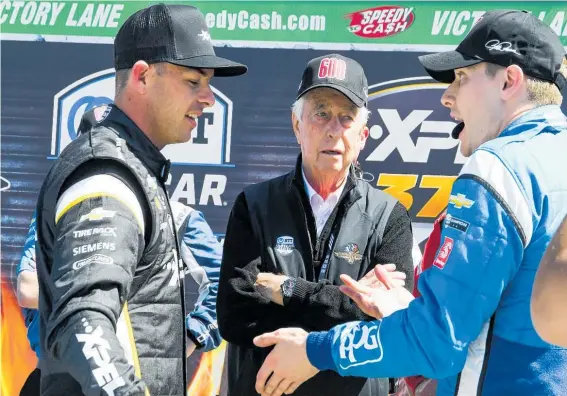  ?? Photo / AP ?? Scott McLaughlin confers with team boss Roger Penske and teammate Josef Newgarden after missing victory in Texas by 0.0669s yesterday.