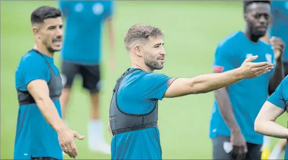  ?? FOTO: ATHLETIC CLUB ?? Dudas Yuri y Yeray, en un entrenamie­nto junto a Williams, tuvieron que ser cambiados en Anoeta con problemas musculares en su pierna derecha