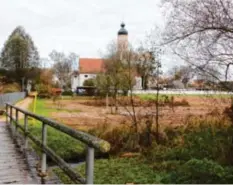  ?? Foto: Michael Kalb ?? Südlich der Horgauer Kirche soll der Rothauenpa­rk entstehen.