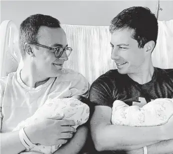  ?? Foto: Twitter ?? Pete Buttigieg Kalifornsk­ý ministr dopravy (vpravo) s manželem a adoptovaný­mi dětmi.