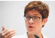  ?? FOTO: REUTERS Helmut Underberg Per Mail ?? Nach der Attacke von Youtuber Rezo auf die CDU hat Parteichef­in Annegret Kramp-Karrenbaue­r Fehler im Umgang mit dem Video eingeräumt.