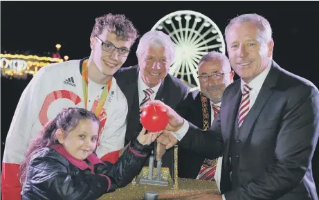  ??  ?? The Mayor of Sunderland, Coun Alan Emerson, is joined at the switch-on by, left to right, Katie Carling, Matt Wylie, Jimmy Montgomery, and Kevin Ball.