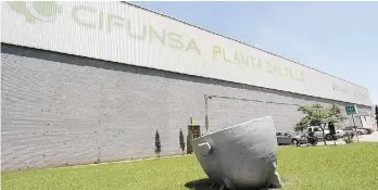  ??  ?? Destaca. La planta Cifunsa se dedica a la fundición de autopartes de hierro nodular y es hoy, una de las pocas empresas en México que utiliza agua reciclada en sus procesos, en más de un 86%.