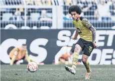  ?? /GETTY IMAGES. ?? Axel Witsel, quien terminó contrato con Borussia Dortmund, ocupará la vacante que dejó el mexicano.