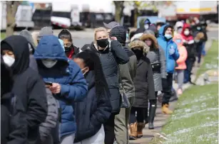  ?? (Chris Helgren/Reuters) ?? RESIDENTS OF coronaviru­s ‘hot spots’ line up at a mobile vaccinatio­n clinic in Toronto on Wednesday.