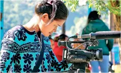  ?? ?? A picture of confidence: Belmaya filming boatwomen for her film Rowing Against the Flow