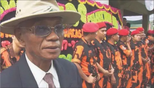  ??  ?? Anwar Congo with the men of the paramilita­ry group, Pancasila