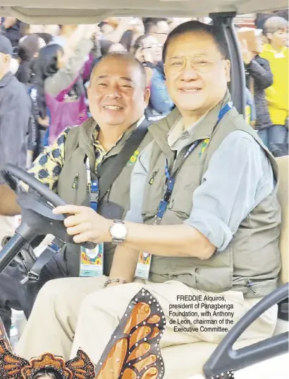  ?? ?? freddie alquiros, president of panagbenga foundation, with anthony de leon, chairman of the executive Committee.