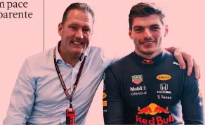  ?? GETTY IMAGES ?? Con il papà
Max Verstappen col padre Jos (a sin.), 52 anni, in F.1 tra 1994 e 2003 (due podi)