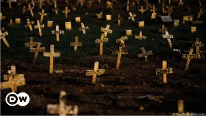  ?? ?? Imagen del cementerio de Caju, en Río de Janeiro, el 24 de marzo pasado, un día después de registrar 3.000 muertes en 24 horas.