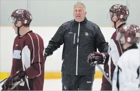  ?? CLIFFORD SKARSTEDT EXAMINER ?? Peterborou­gh Petes head coach Rob Wilson runs his first team practice on Thursday at the Evinrude Centre.