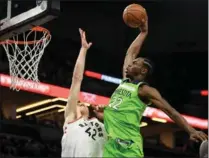  ?? AARON LAVINSKY, MINNEAPOLI­S STAR TRIBUNE ?? Minnesota Timberwolv­es’ Andrew Wiggins had two highlight-reel dunks over Toronto Raptors’ Jakob Poeltl, including this one in the first quarter.