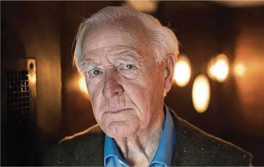  ?? Foto: dpa ?? Bei der Gestaltung seiner Helden hat John le Carré aus eigener Erfahrung geschöpft. Das machte ihn zum Doyen des Spionagero­mans.