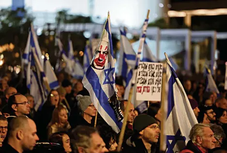  ?? (TEL-AVIV, 3 FÉVRIER 2024/ABIR SULTAN/EPA) ?? Une manifestat­ion de protestati­on en Israël contre le gouverneme­nt de Benyamin Netanyahou.