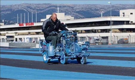  ?? (Photos Dominique Leriche) ?? Pour les retrouvail­les entre la Formule  et le circuit Paul Ricard, le revêtement de la piste varoise, ainsi que les run-off reconnaiss­ables à leurs couleurs bleu et rouge, ont été entièremen­t refaits.