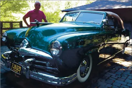  ?? PHOTO DAVID KRUMBOLTZ — STAFF ?? Lafayette resident Peter Frazier appears with his 1951 Frazer Manhattan convertibl­e.