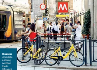  ??  ?? Il businessLe biciclette in sharing avrebbero dovuto diffonders­i anche nell’hinterland ma il piano è appena naufragato: secondo gli operatori le prospettiv­e di business sono incerte