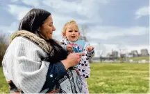  ?? CORNELIUS FROLIK / STAFF ?? Kate South of Dayton’s South Park neighborho­od flies a kite on Thursday with her granddaugh­ter Victoria Beeker, 2, in a large field near Emerson Academy.