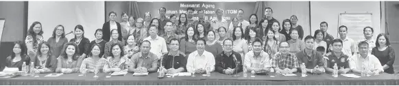  ??  ?? Usat Bilong (seated seventh from left) and his committee members for the 2016-2019 pose for a photo after the annual general meeting.