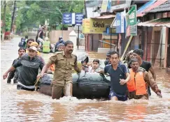  ?? PHOTO: REUTERS ?? Rescue personnel evacuate people from Aluva, Kerala, on Saturday