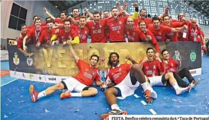  ??  ?? FESTA. Benfica celebra conquista da 6.ª Taça de Portugal