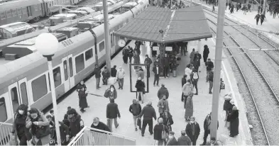  ??  ?? Le vandalisme des infrastruc­tures de la SNTF pénalise grandement les usagers des trains