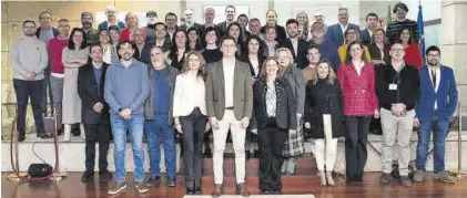  ?? JORGE ARMESTAR ?? Los presidente­s y gerentes de los Grupos de Acción Local, con el nuevo presidente de Redex, Fran Sánchez Vega.