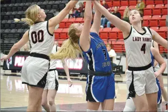  ?? TIMES photograph by Annette Beard ?? Lady Blackhawks Bella Cates, No. 00, and Sydney Spears, No. 4, reach for a rebound over the head of a Mammoth Springs Lady Bear defender during the championsh­ip game Thursday, Dec. 30, in Blackhawk Stadium.