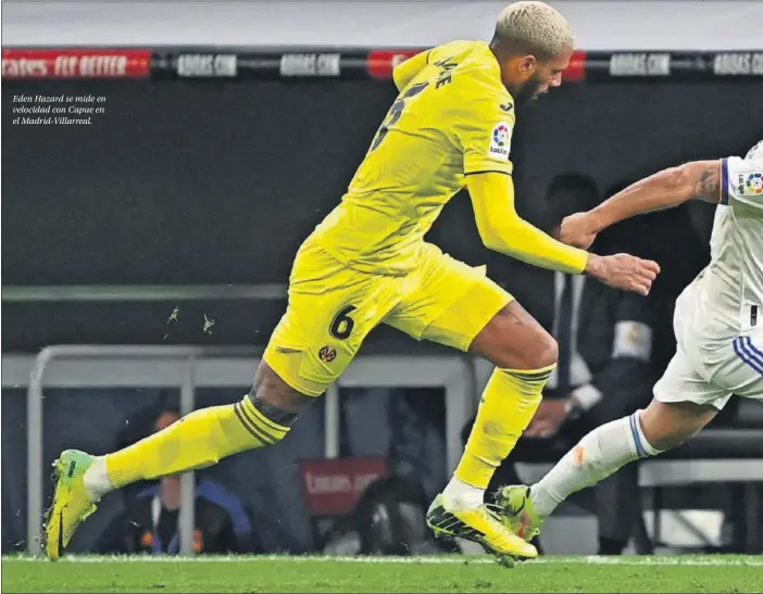  ?? ?? Eden Hazard se mide en velocidad con Capue en el Madrid-Villarreal.
