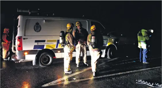  ?? Picture / Alan Gibson ?? A police cordon at the intersecti­on of Cureton and Studholme Sts, Morrinsvil­le, set up by police in their search for Rollie Heke.