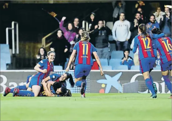  ?? CÉSAR RANGEL ?? L’alegria de les jugadores arran del primer gol, obra de Jenni Hermoso