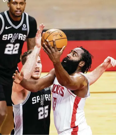  ?? Mark Mulligan / Associated Press ?? Spurs forward Rudy Gay, top, believes the team’s defense suffered in the preseason without key defenders Derrick White and Keldon Johnson. However, center Jakob Poeltl (25) pins the poor effort on a lack of mental toughness and blown assignment­s.