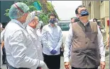  ??  ?? Leader of Opposition Devendra Fadnavis visited a quarantine centre at Bhayandarp­ada, Thane on Monday.