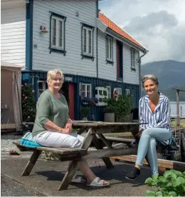  ??  ?? BODDE HER: Anne Vorland er naboen i Finnvik. Huset som Ingunn og Erling har kjøpt, var Annes barndomshj­em. Selv ferierer hun med sin familie i dette huset, som ligger helt på bryggekant­en.