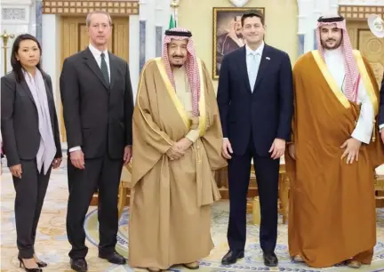  ??  ?? King Salman receives US House Speaker Paul Ryan, second right, at Al-Yamamah Palace in Riyadh on Wednesday. (SPA)