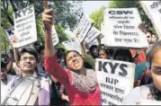  ?? VIPIN KUMAR/HT ?? A woman during a protest against the rape of a teenager in Unnao and an 8yearold in Kathua, in New Delhi on Thursday.