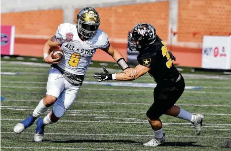  ?? Photos by Robin Jerstad / Contributo­r ?? Team Gold QB Jordan Battles tries to get by Team Black’s Aiden Cabrera in Saturday’s San Antonio Sports All-Star Game at Heroes Stadium.