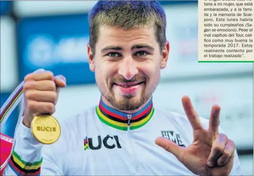  ??  ?? TRES DEDOS. Sagan muestra su tercer oro seguido. Batió a Kristoff en la línea de meta y Matthews les acompañó en el podio como tercero.