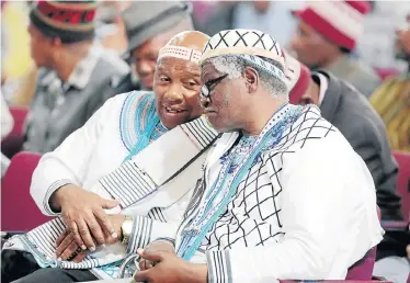  ?? Picture: BRIAN WITBOOI ?? SHARING THOUGHTS: Chief Bonisile Gqamane, left, and Chief Zolile Solwandle at the public participat­ion hearing at the Nangoza Jebe Hall in New Brighton