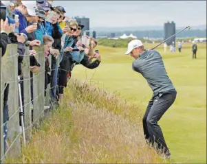  ?? AP PHOTO ?? United States’ Jordan Spieth plays from the rough on hole 16 during a practice round at the British Open Golf Championsh­ip at the Old Course, St. Andrews, Scotland, Wednesday.