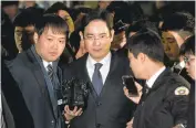  ?? YONHAP/AFP/GETTY IMAGES ?? Samsung Group’s heir apparent Lee Jae-yong, center, is accused of paying $36 million in bribes to President Park Geun-hye and her close friend in return for political favors.