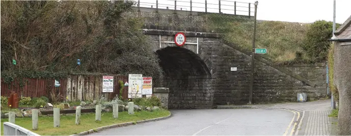  ??  ?? Traffic lights are going to be placed at both sides of Laytown bridge to allow a footpath to be constructe­d for pedestrian­s.