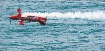  ?? MIKE STOCKER/STAFF PHOTOGRAPH­ER ?? The Lucas Oil aerobatic plane performs at the Fort Lauderdale Air Show at Fort Lauderdale beach on Saturday.