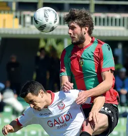  ??  ?? Chi è Felipe Avenatti, uruguaiano classe 1993, è uno dei nuovi attaccanti del Bologna Ha passato le ultime quattro stagioni alla Ternana, dove ha realizzato 30 gol in 136 in serie B Forte fisicament­e, mancino, è reduce da un problema di salute che ha...