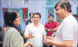  ??  ?? Saurabh Tewari (centre) with Sushmita Mukherjee & Neeraj Sood during the recent shoot in Lucknow