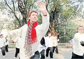  ??  ?? rose Oliver practising tai chi with her students at a Shanghai park. — China daily