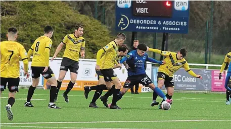  ?? | PHOTO : RONAN MASSON ?? Mewan Le Bonniec et Lannion n’ont pas réussi à passer la muraille d’Ergué-Gabéric.