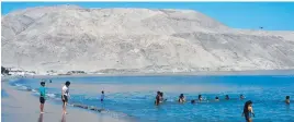  ?? ?? FUN TIME. People enjoy the beach in Mejillones, Antofagast­a Region, Chile.