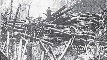  ?? CONTRIBUTE­D ?? Log jam on Bass River at Castlereag­h. Date Unknown. Courtesy of the Colchester Historeum