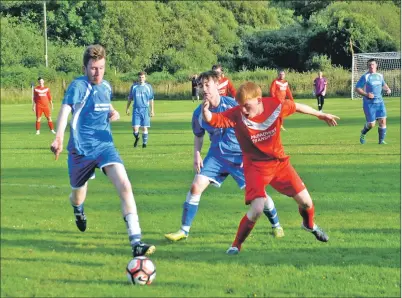  ??  ?? Lewis Norris fights for the ball. 20_c31friendl­y07